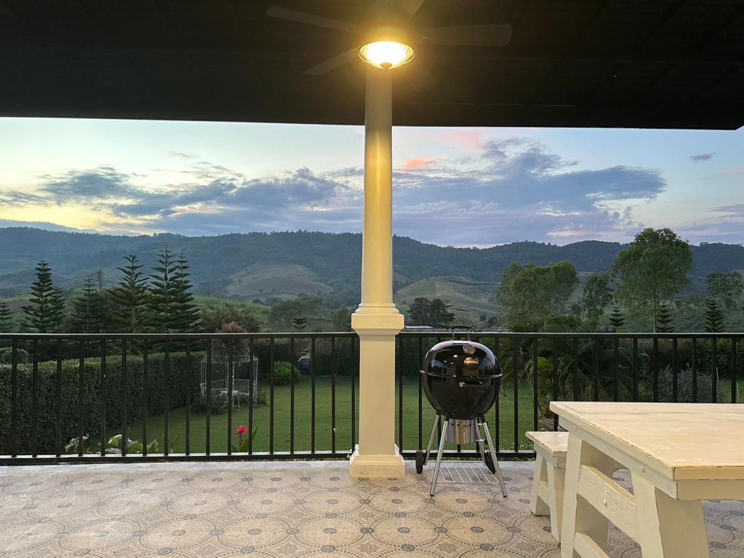 Misty English Cottage Ban Non Na Yao Екстериор снимка